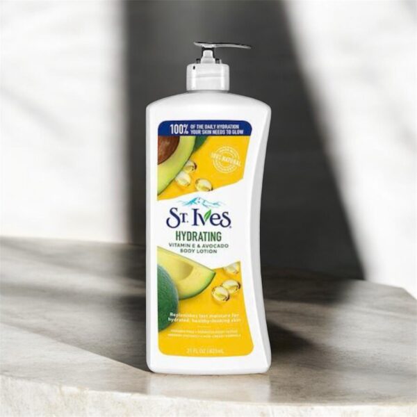 St. Ives Hydrating Vitamin E And Avocado Body Lotion 621ml